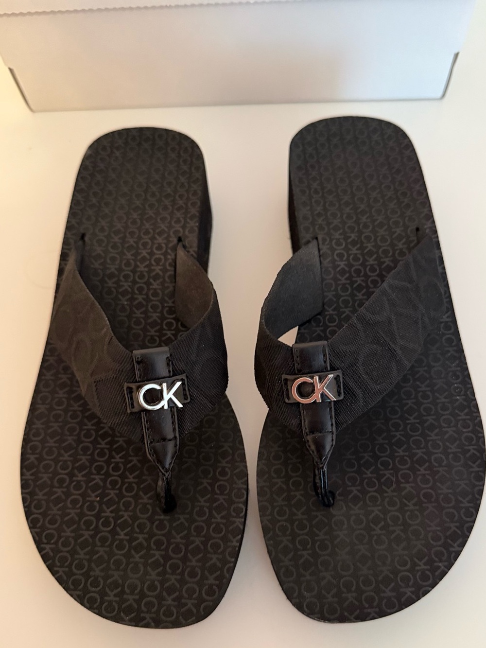Calvin Klein Black Logo Pattern Thong Sandals Size 7